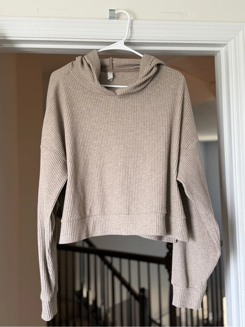 Alo Yoga Muse Hoodie Gravel Heather Cropped Ribbed. Size Large